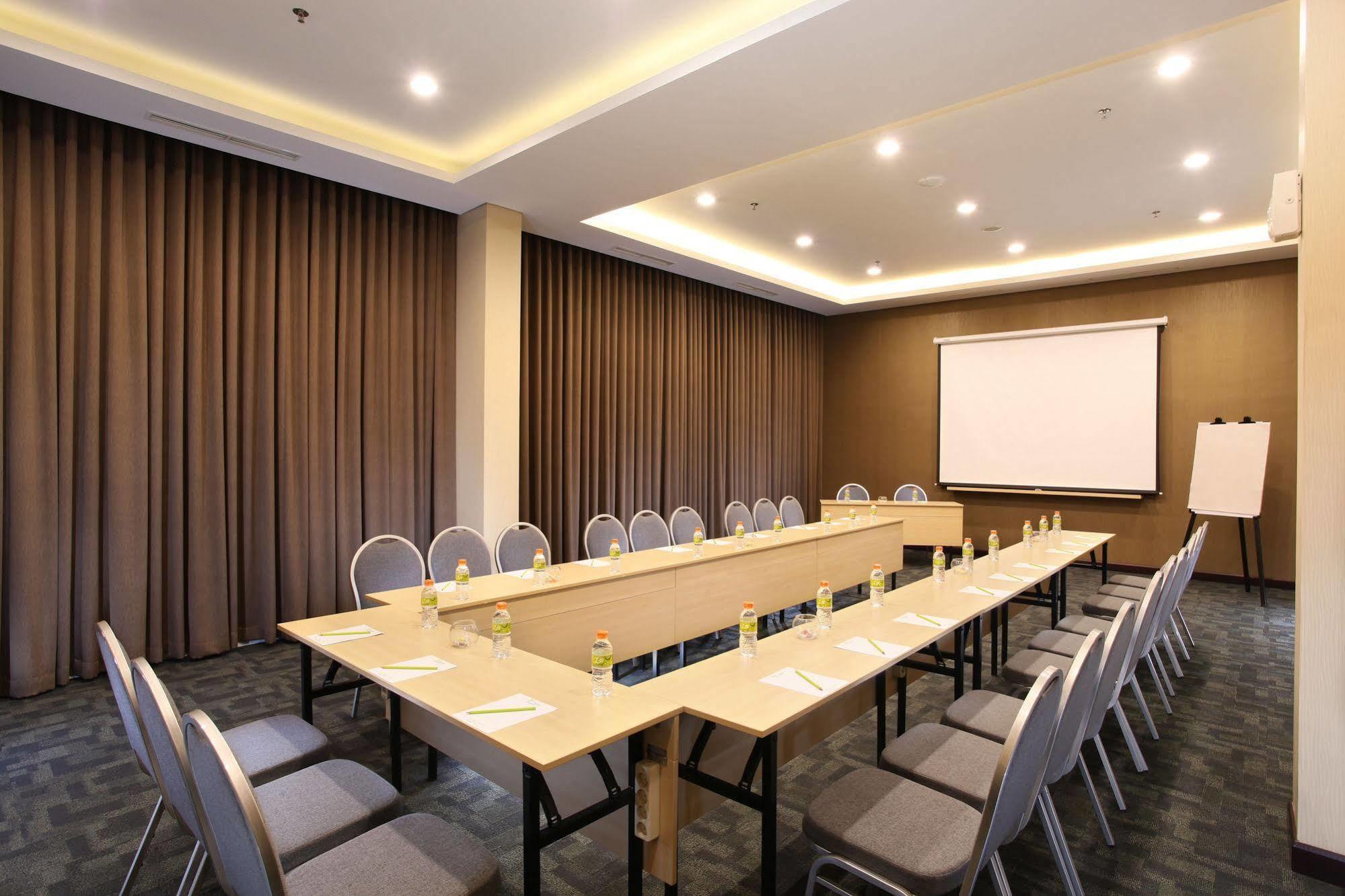 Zest Sukajadi By Swiss-belhotel International Hotel